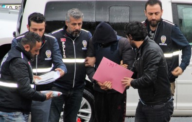 Önce boğazını kesmiş sonra kalbinden bıçaklamış