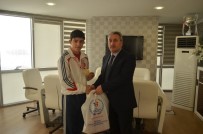 BOKSÖR - Şampiyon Korkmaz'dan, Gençlik Hizmetleri Ve Spor İl Müdürlüğü'ne Ziyaret