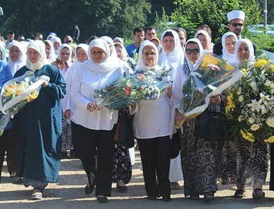 Srebrenitsa annelerinden Uluslararası Adalet Divanına tepki