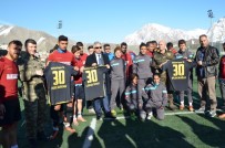 HAKKARİ VALİSİ - Vali Toprak Futbolcuların Antrenmanlarını İzledi