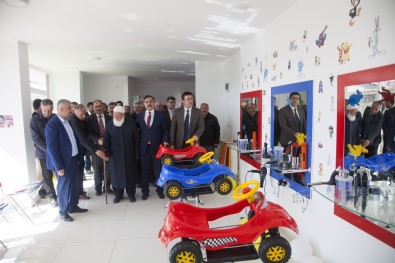 Ahlat'ta 'Çocuk Ve Erkek Berber Salonu' Açıldı