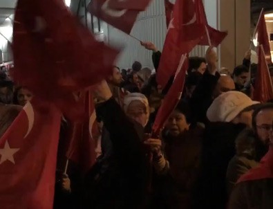 Hollanda'da Türkler ayaklandı