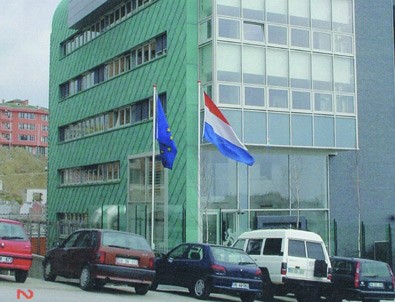 Hollanda'nın temsilcilikleri kapatıldı