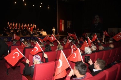 'Çanakkale'den 15 Temmuz'a Türk'ün Vatan Türküsü' Ayakta Alkışlandı