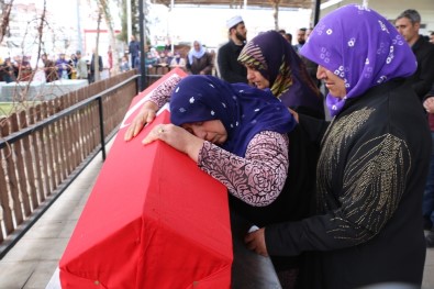 Edirne'de İntihar Eden Asker Siverek'te Toprağa Verildi