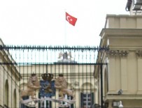 FATMA BETÜL SAYAN KAYA - Hollanda konsolosluğunda Türk bayrağı göndere çekildi