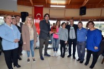 DANS GÖSTERİSİ - İşitme Engelli Vatandaşlar Foça'yı Gezdi