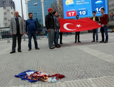 Samsun'da Hollanda Bayrağı Yakıldı