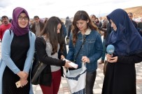 KASTAMONU ÜNIVERSITESI - Sınava Girenlerden Kalem Setleri Toplandı