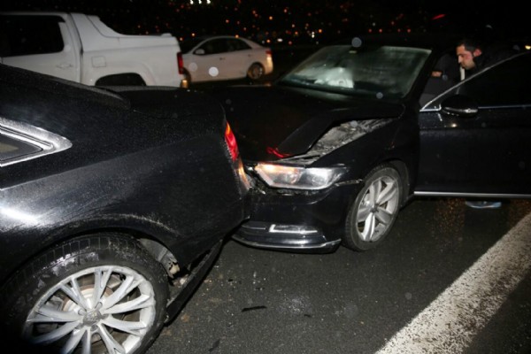 Miting dönüşü zincirleme kaza