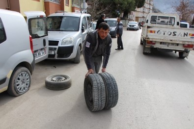 Amasya'da Bir Gecede 35 Aracın Lastiklerini Kestiler