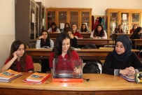 RAMAZAN KESKIN - Dersi Hayvanlarla Birlikte İşliyorlar