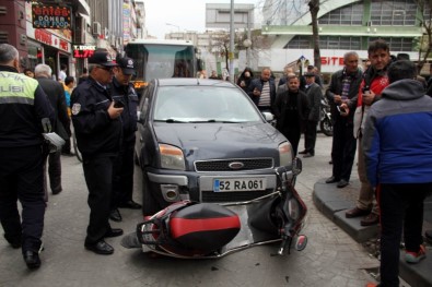 Samsun'da Otomobil İle Elektrikli Bisiklet Çarpıştı Açıklaması 1 Yaralı
