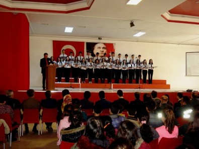 Sarıgöllü Öğrenciler Mehmet Akif'i Andı