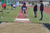BAYRAK YARIŞI - Yıldız Atletler Kardeşköy'de Yarıştı