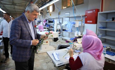 Başkan Karaosmanoğlu Kadın Çalışanlarla Bir Araya Geldi