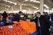 SERKAN YILDIRIM - Başkan Yağcı Kapalı Pazar'da Referandumu Anlattı