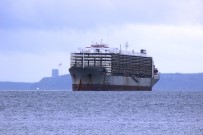 KARGO GEMİSİ - Çanakkale Boğazı'nda Arızalanan Gemi Güvenli Bölgeye Çekildi