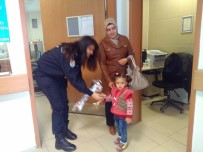 TıP BAYRAMı - İlçe Emniyet Müdürlüğünden Hastane Çalışanlarına Gül