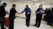TıP BAYRAMı - Polislerden Sağlık Çalışanlarına Çiçek