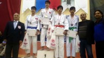 KOCAPıNAR - Salihlili Judocular Karaman'dan Mutlu Döndü