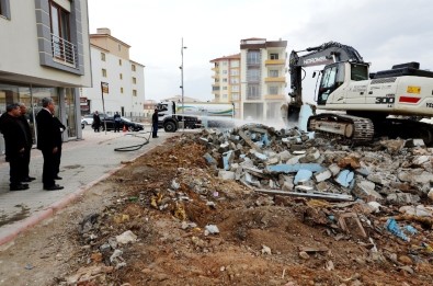 Yeşilyurt Belediyesi, Üç Yılda 136 Metruk Bina Yıkımını Gerçekleştirdi