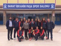 LOKMAN HEKIM - Adana Lokman Hekim Anadolu Lisesi Voleybol Kız Takımı Yarı Finaline Çıkmaya Hak Kazandı