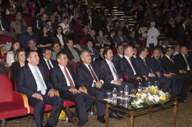 Atatürk Üniversitesi'nde 14 Mart Tıp Bayramı Ve Geleneksel Önlük Giydirme Töreni