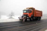 BOLU DAĞı - Bolu Dağı'nda Kar Yağışı Ve Sis Ulaşımı Yavaşlattı