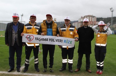 Çaykur Rizesporlu Futbolculardan 'Yaşama Yol Ver' Kampanyasına Destek