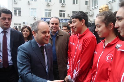Gençlik Ve Spor Bakanı Akif Çağatay Kılıç Açıklaması 'Avrupa'da Irkçılık Dalgası Yükseliyor'