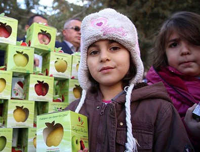 'Her öğrenciye 1 elma' kampanyası