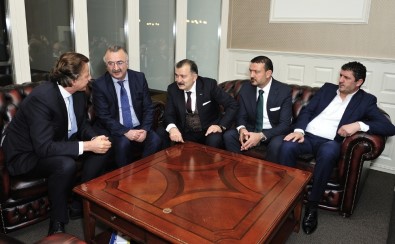 Hollanda Dışişleri Bakanı Koenders'den Türk Şirketine Ziyaret