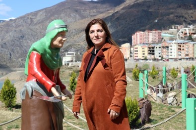 Özkürtün'e Kadın Eli Değdi Belde Rengarenk Oldu