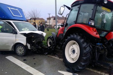 Samsun'da Kamyonet İle Traktör Çarpıştı Açıklaması 2 Yaralı