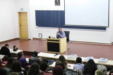 SAÜ'de Canlı Yayın Dersinin Konuğu İsmail Kılıçarslan Oldu