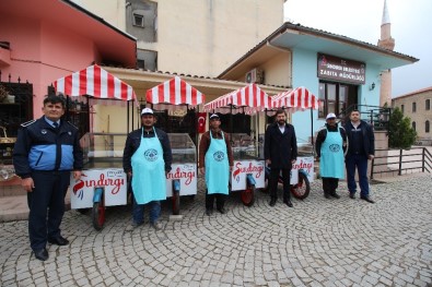 Seyyar Satıcılara Araçları Dağıltıdı