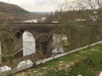 BILAL ÖZKAN - Tarihi Ongözlü Köprü, 8 Gözlü Kaldı