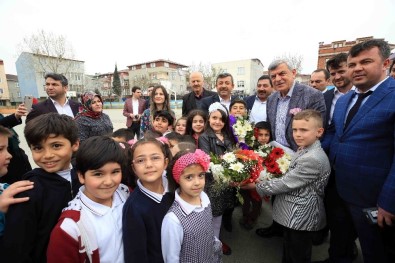 Başkan Karaosmanoğlu, Darıca Nene Hatun İlkokulunu Ziyaret Etti