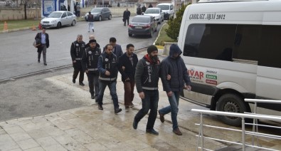 Karaman'da FETÖ'den Gözaltına Alınan 4 Kişi Adliyeye Sevk Edildi