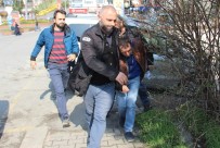 İÇKİ ŞİŞESİ - Market Sahibi Kadına Saldıran Şahıs Yakalandı