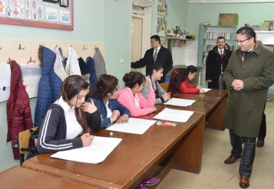 Öğrencilerinden Başkan Tiryaki'ye Şarkılı Karşılama