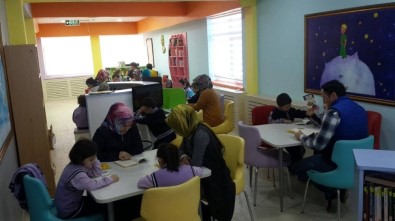 Pınarbaşı'nda 'Ailemle Okuyorum' Projesi Başladı