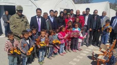Samsat Kaymakamı Yıldırım, Köylerdeki Depremzedeleri Çadırlarında Ziyaret Etti