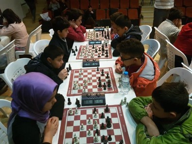 Satranç Liginde Öğrenciler Kıyasıya Mücadele Ediyor