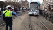 SIRKECI - Sirkeci'de Tramvay Raydan Çıktı