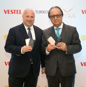 Vestel, Turkcell İçin Özel Ürettiği Telefonu Tanıttı