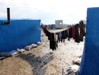 ATIK KAĞIT - Savaştan Kaçtı Yaşam Savaşı Veriyor