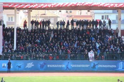 18 Mart Törenlerinde Çanakkale Belediye Başkanı Ülgür Gökhan'a  Protesto