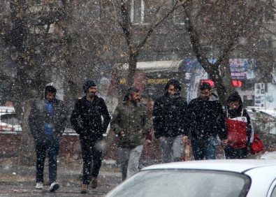 Ardahan'da Sürpriz Kar Yağışı